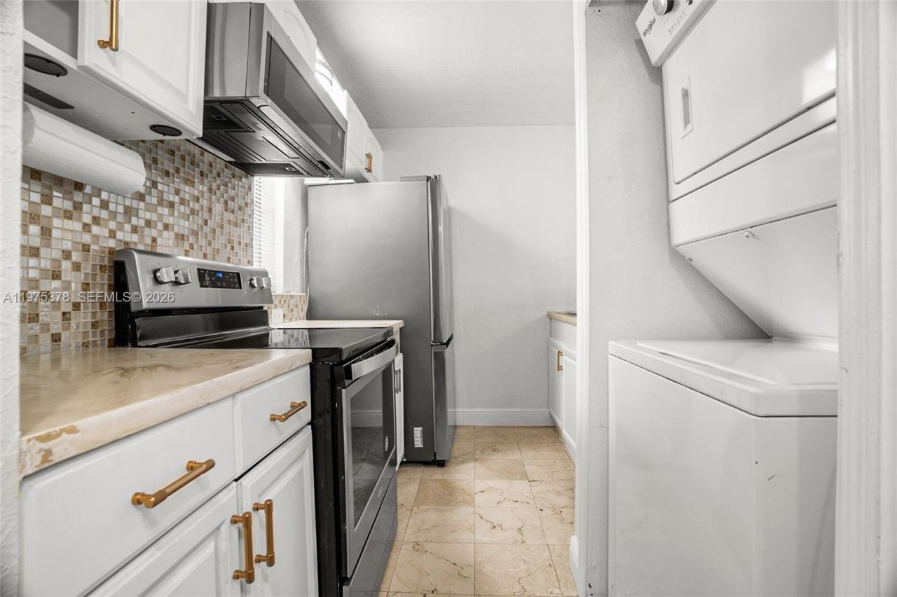 879 Twin Lakes Dr, Unit 1-B, Coral Springs, FL 33071 Photo