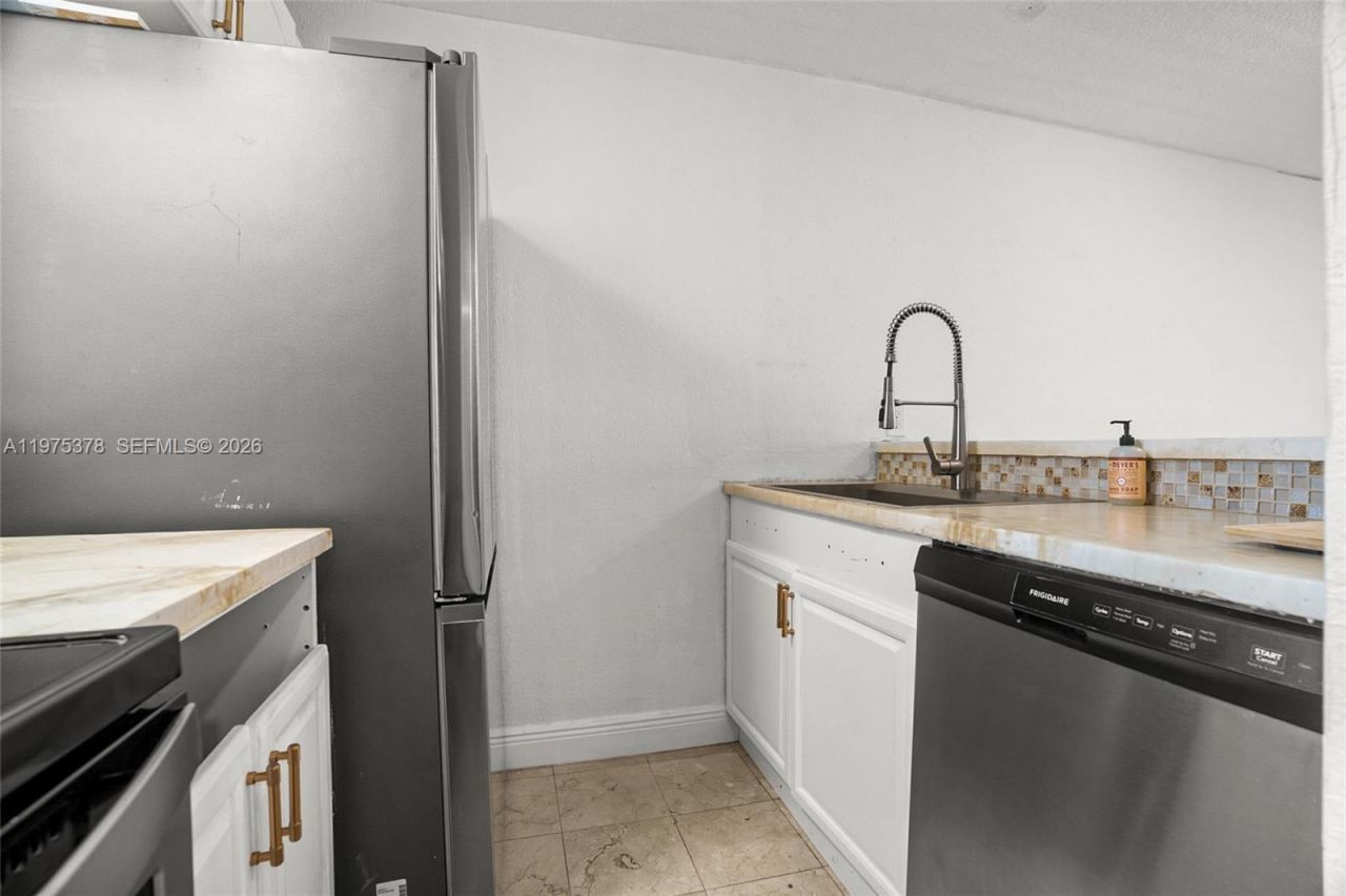 879 Twin Lakes Dr, Unit 1-B, Coral Springs, FL 33071 Photo