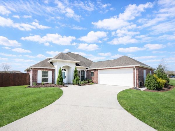 156 Lake Howard Avenue, Thibodaux, LA 70301