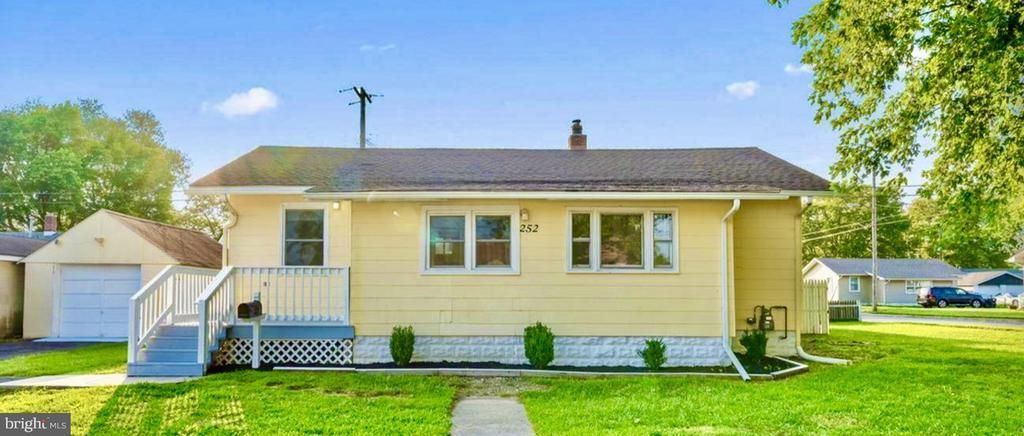 252 G Street, Carneys Point, NJ 08069 Main Photo