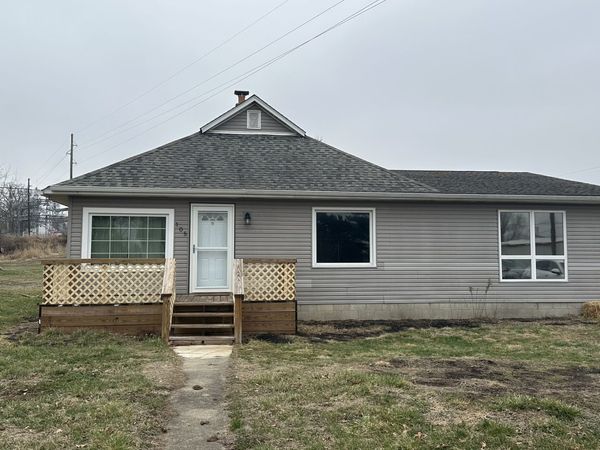 105 N Epperson Drive , Mcleansboro, IL 62859