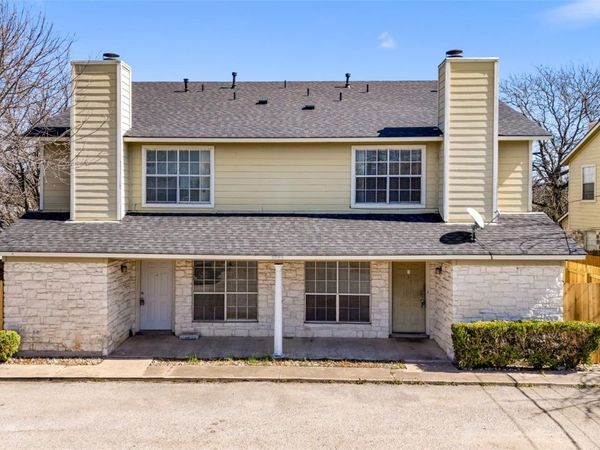 2203 Creekside LN, Georgetown, TX 78626