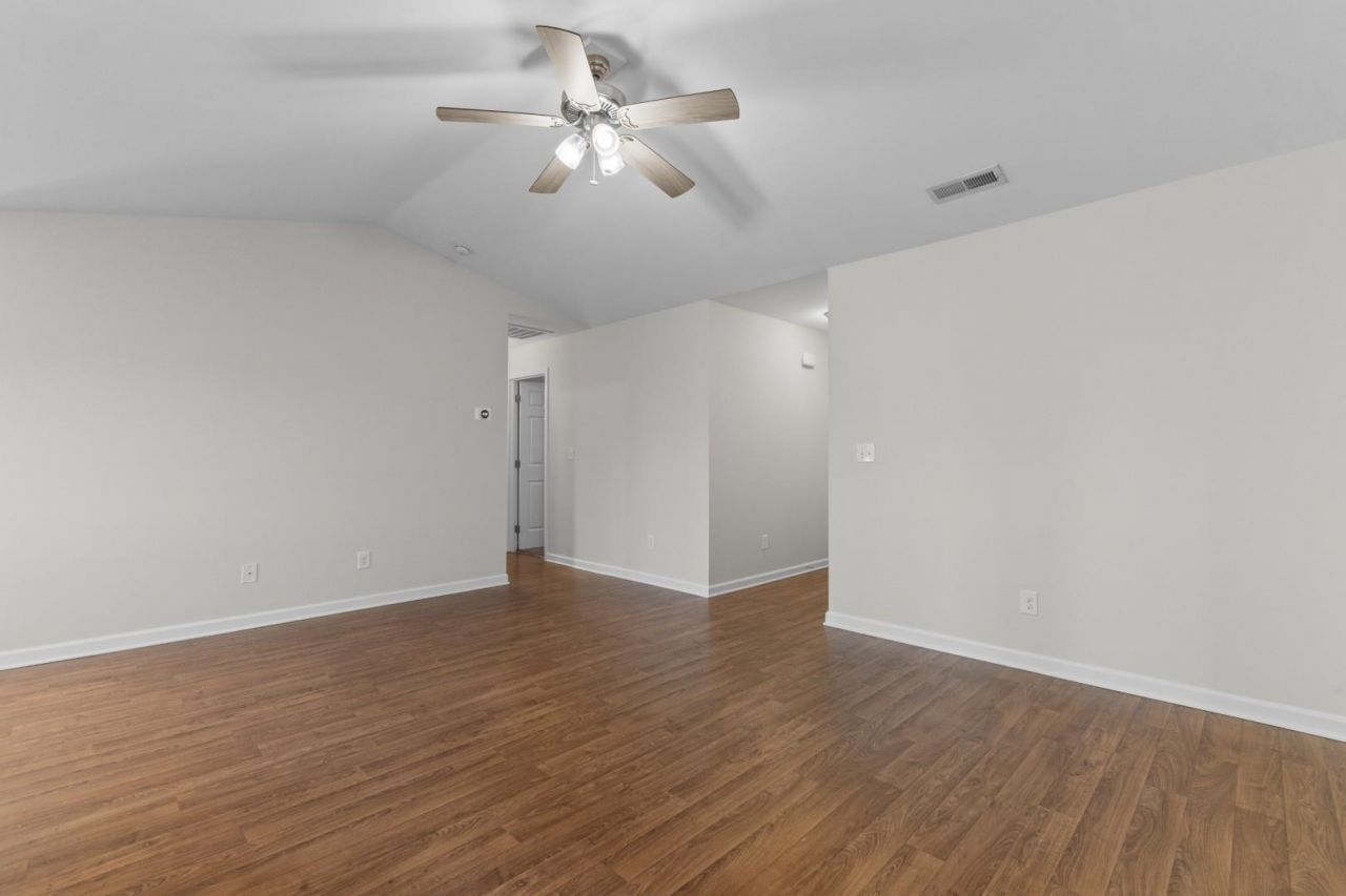 813 Benchmade Rd.  Photo 5