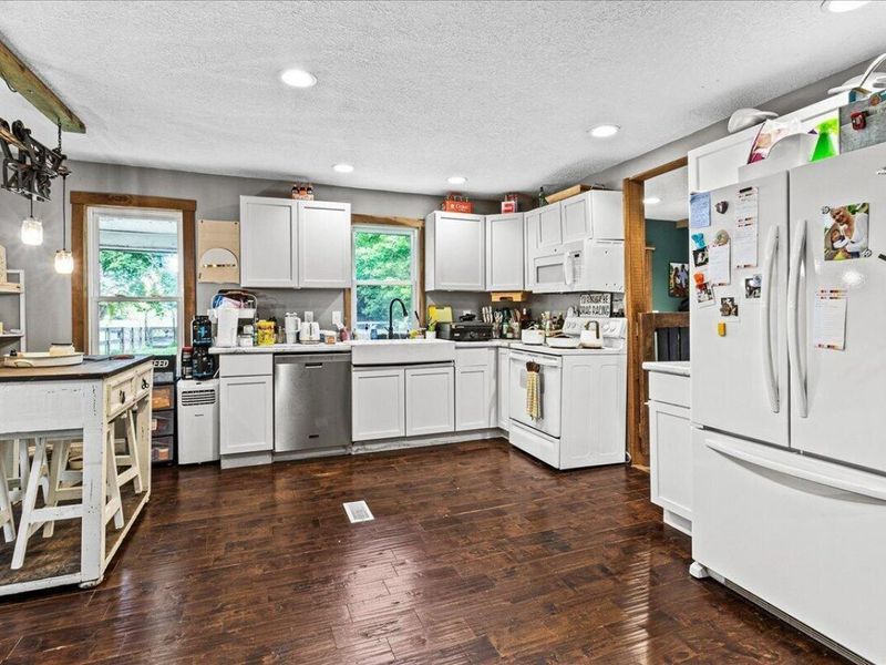 327 Moreland Street, Saint Louisville, OH 43071 Photo 8