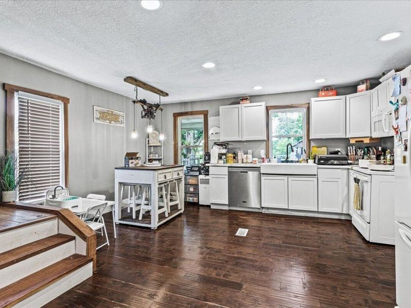 327 Moreland Street, Saint Louisville, OH 43071 Photo 9
