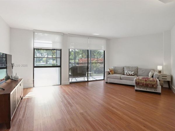 3101 N Country Club Dr , Unit 102, Aventura, FL 33180