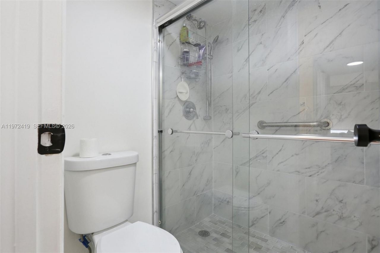 3101 N Country Club Dr , Unit 102, Aventura, FL 33180 Photo