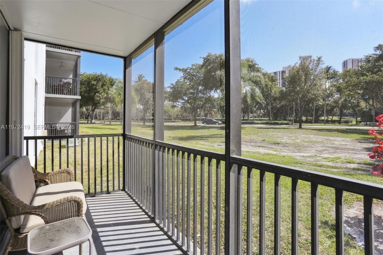 3101 N Country Club Dr , Unit 102, Aventura, FL 33180 Photo