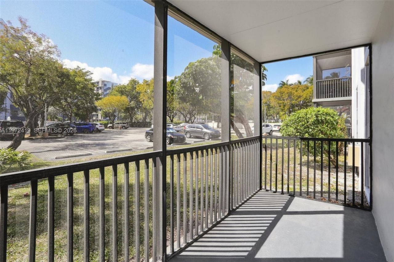 3101 N Country Club Dr , Unit 102, Aventura, FL 33180 Photo