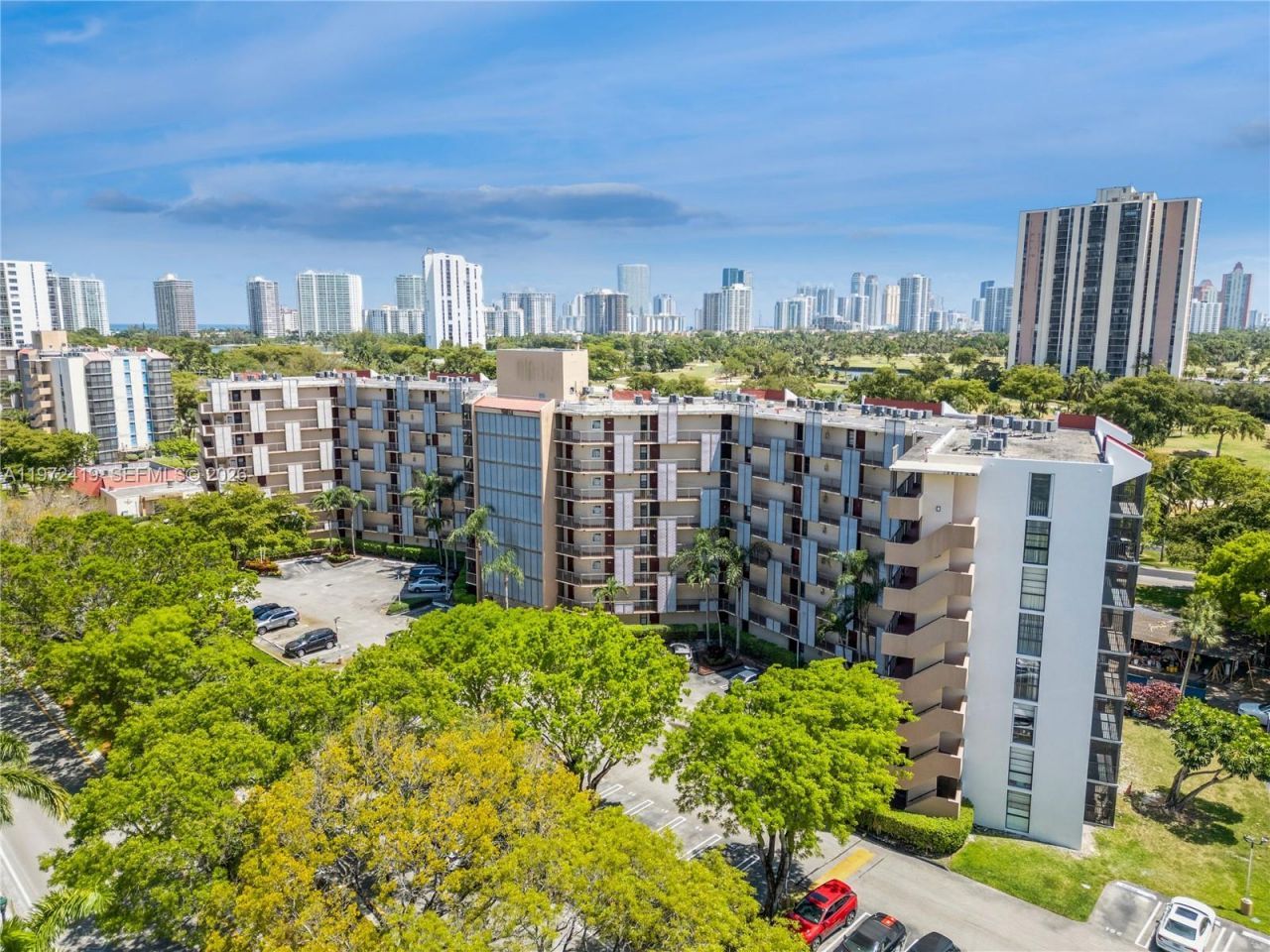 3101 N Country Club Dr , Unit 102, Aventura, FL 33180 Photo