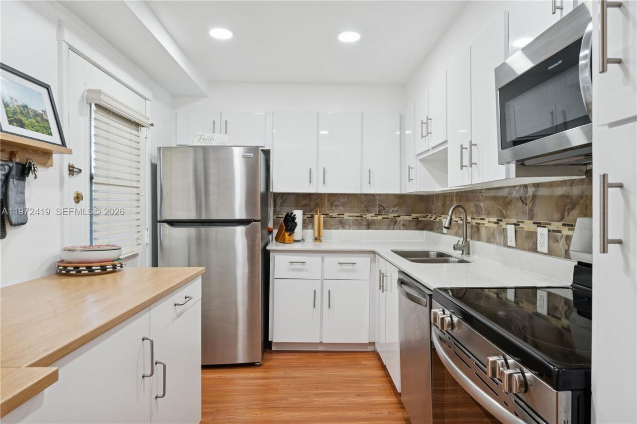 3101 N Country Club Dr , Unit 102, Aventura, FL 33180 Photo