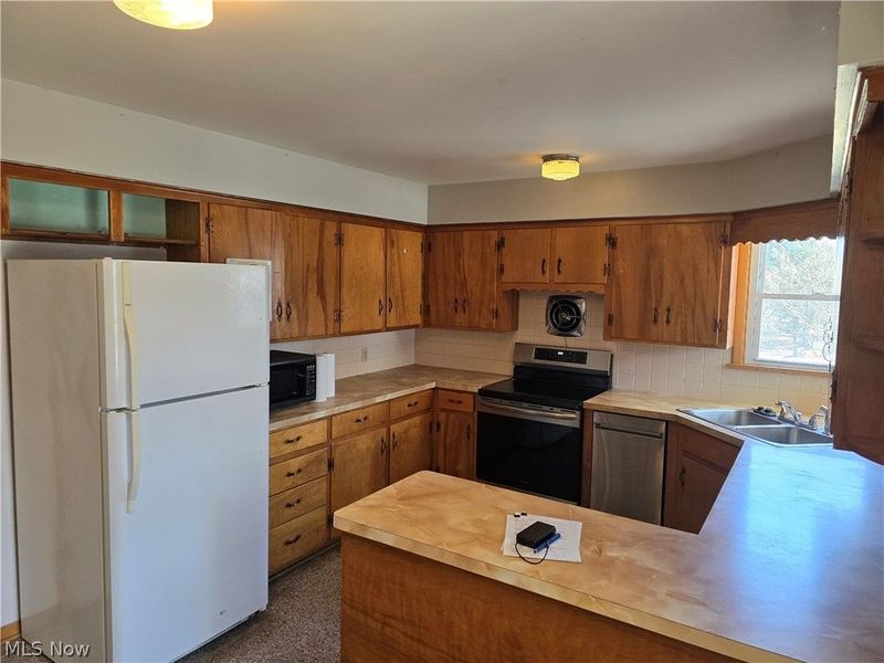 267 Milan Avenue , Amherst, OH 44001 Photo 4