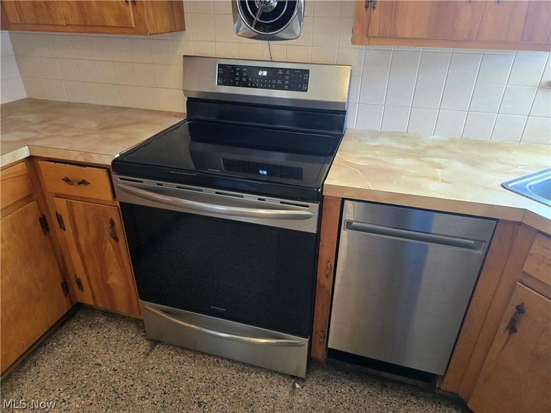 267 Milan Avenue , Amherst, OH 44001 Photo 7