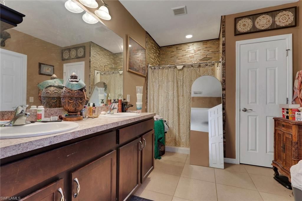 3440 Acapulco Cir, Cape Coral, FL 33909 Photo