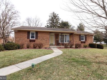 41 W QUEEN STREET , EPHRATA, PA 17522