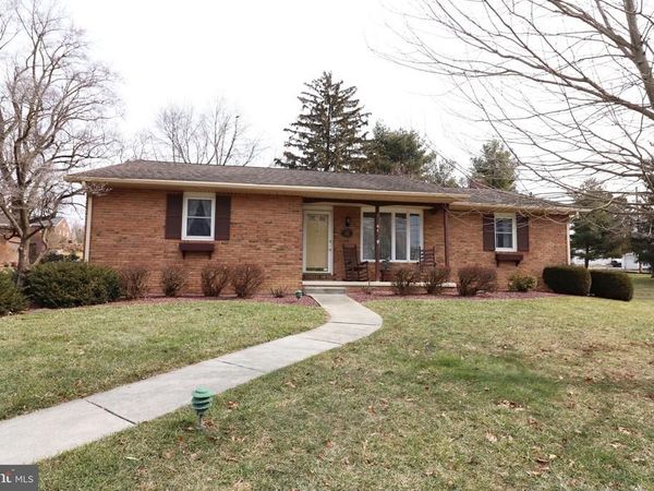 41 W QUEEN STREET, EPHRATA, PA 17522