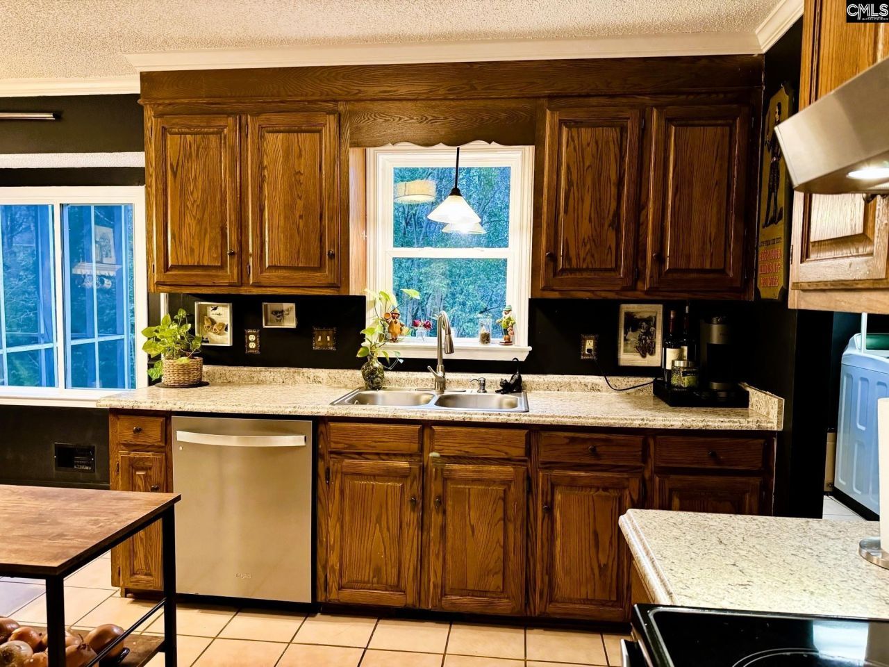 433 Winding Way  Photo 16