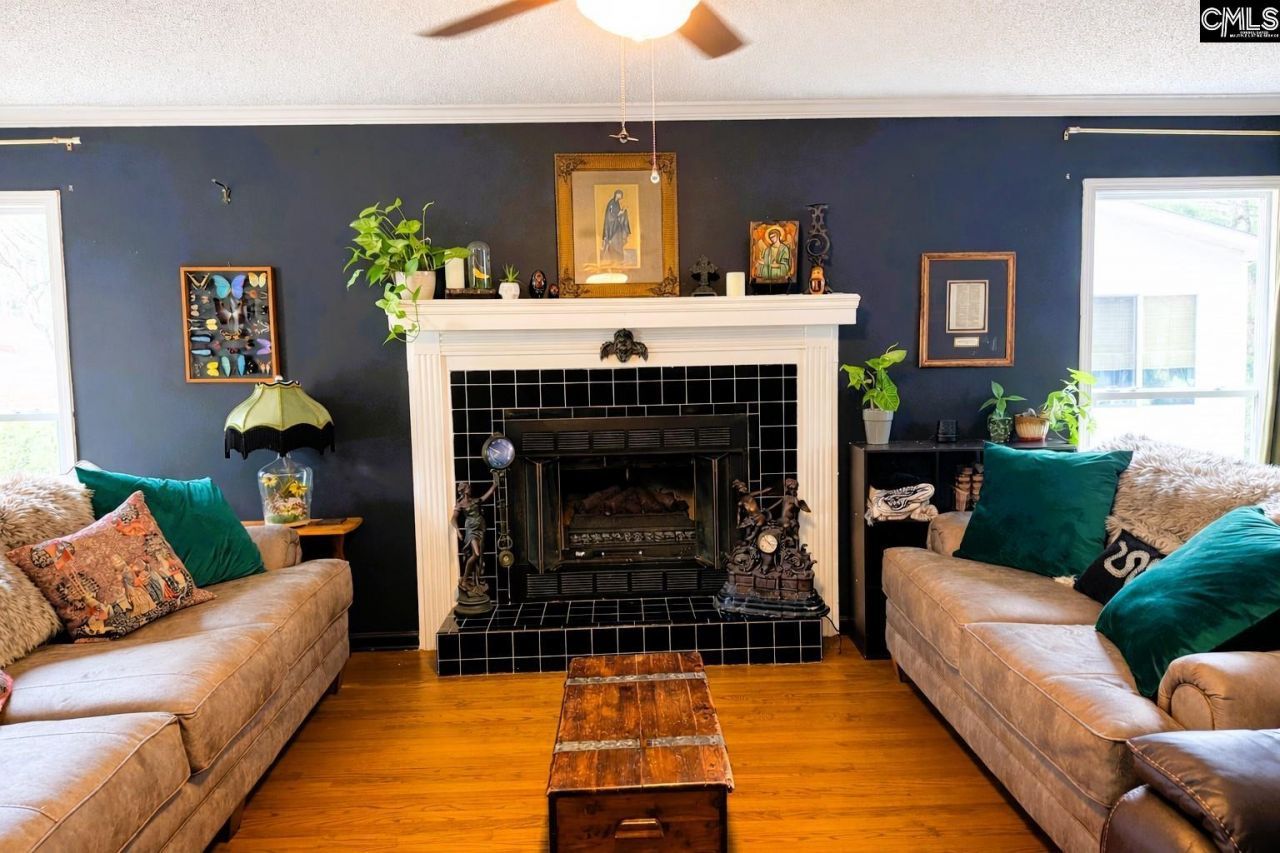 433 Winding Way  Photo 4