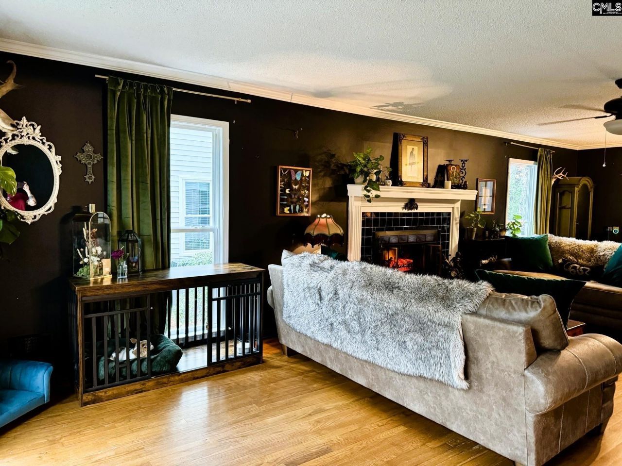 433 Winding Way  Photo 5