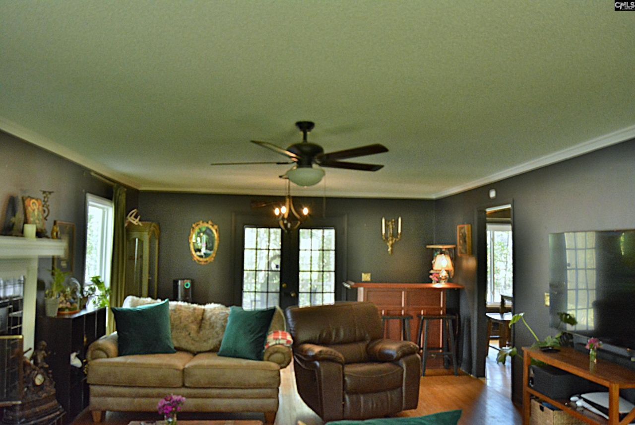 433 Winding Way  Photo 6