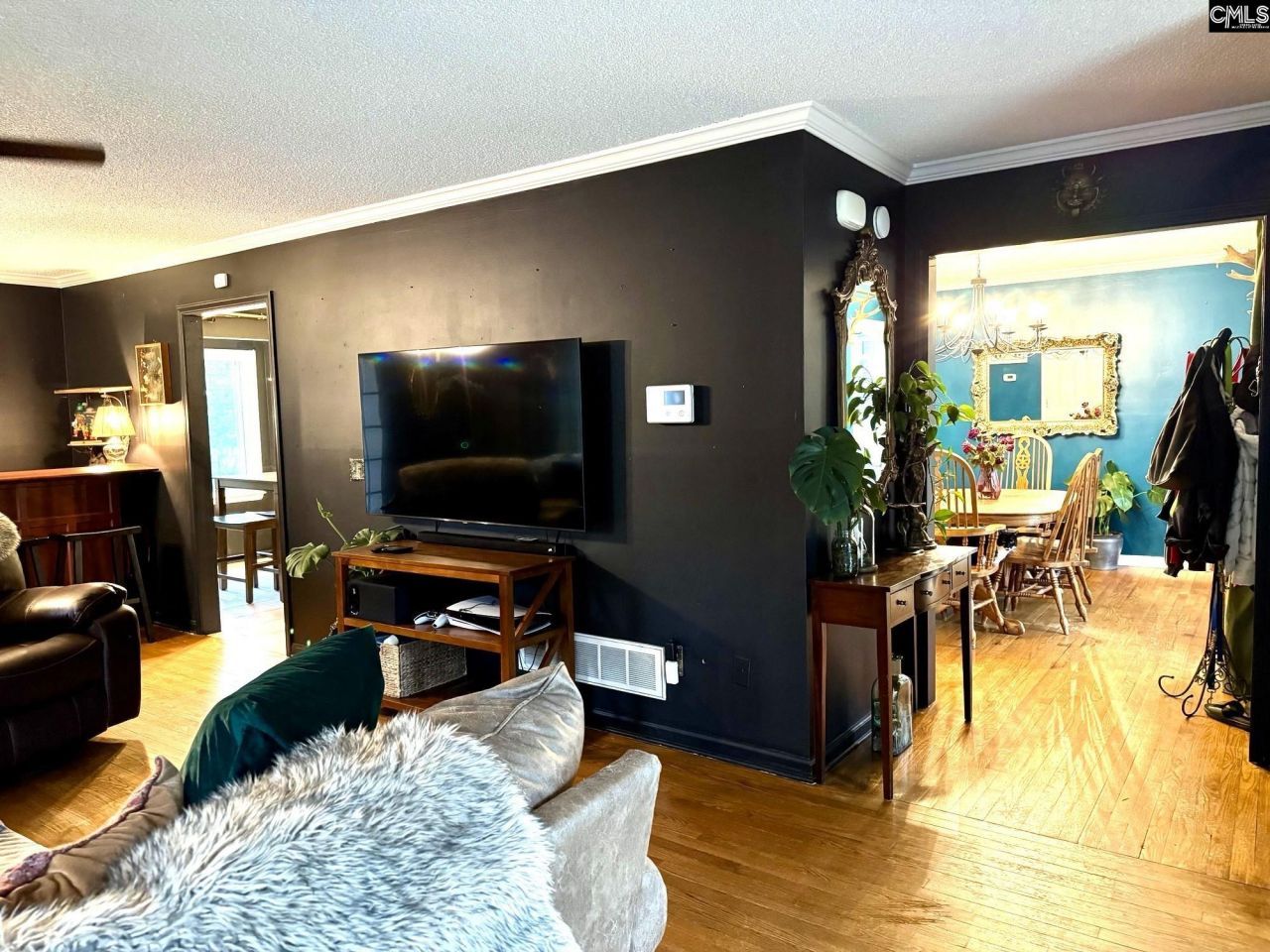 433 Winding Way  Photo 7