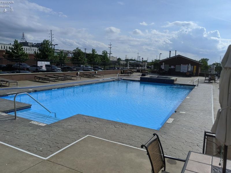 401 W SHORELINE Drive, Unit 312, Sandusky, OH 44870 Photo 13