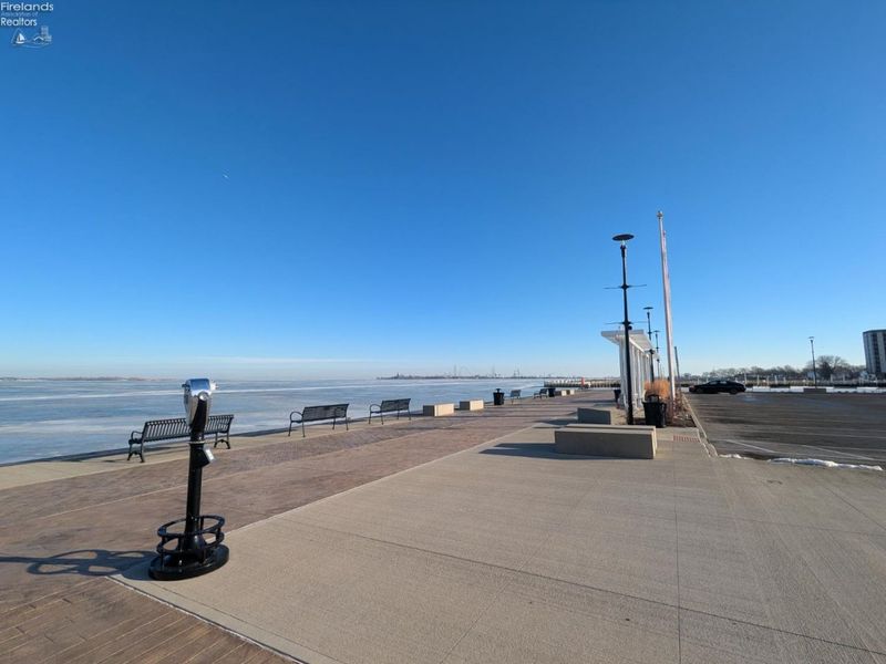 401 W SHORELINE Drive, Unit 312, Sandusky, OH 44870 Photo 3