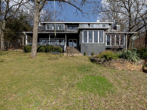 585 N Rockcliff Road , Fayetteville, AR 72701