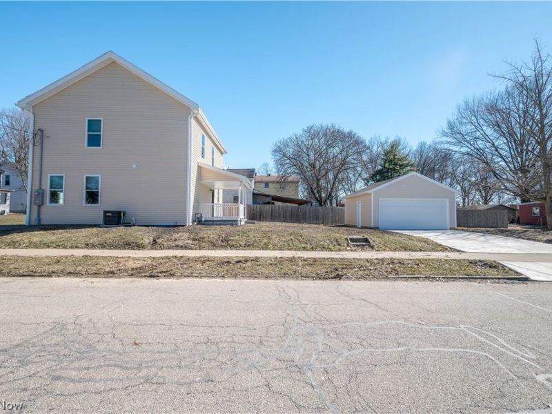 807 E Third Street, Salem, OH 44460 Photo 4