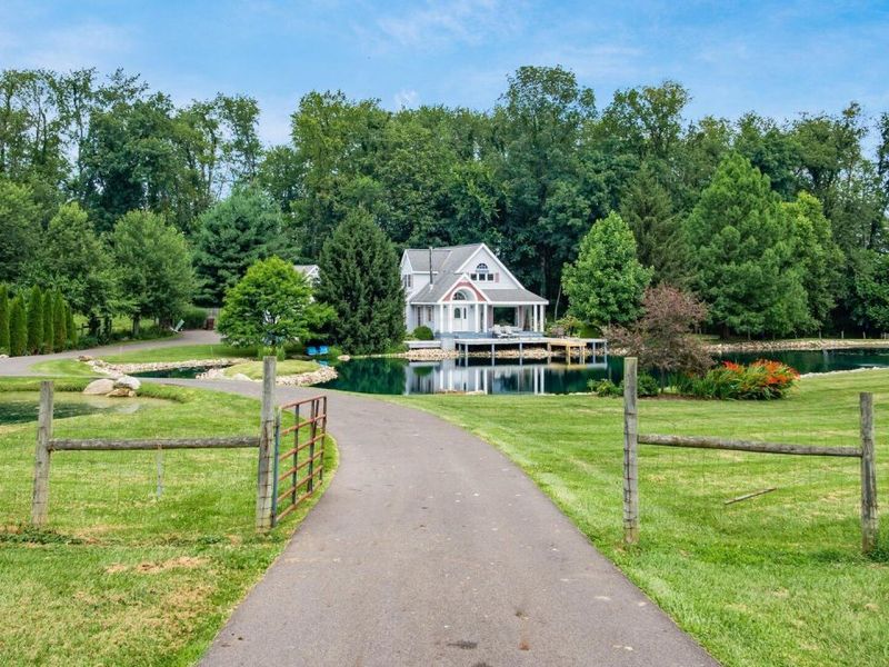 15745 Lower Fredericktown Amity Road, Fredericktown, OH 43019 Photo 2