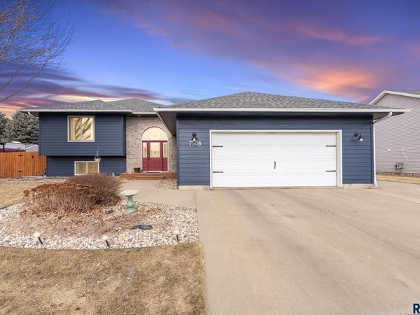 7508 W Alexandra St, Sioux Falls, SD 57106