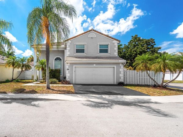 601 Lakeshore Ter, Davie, FL 33325