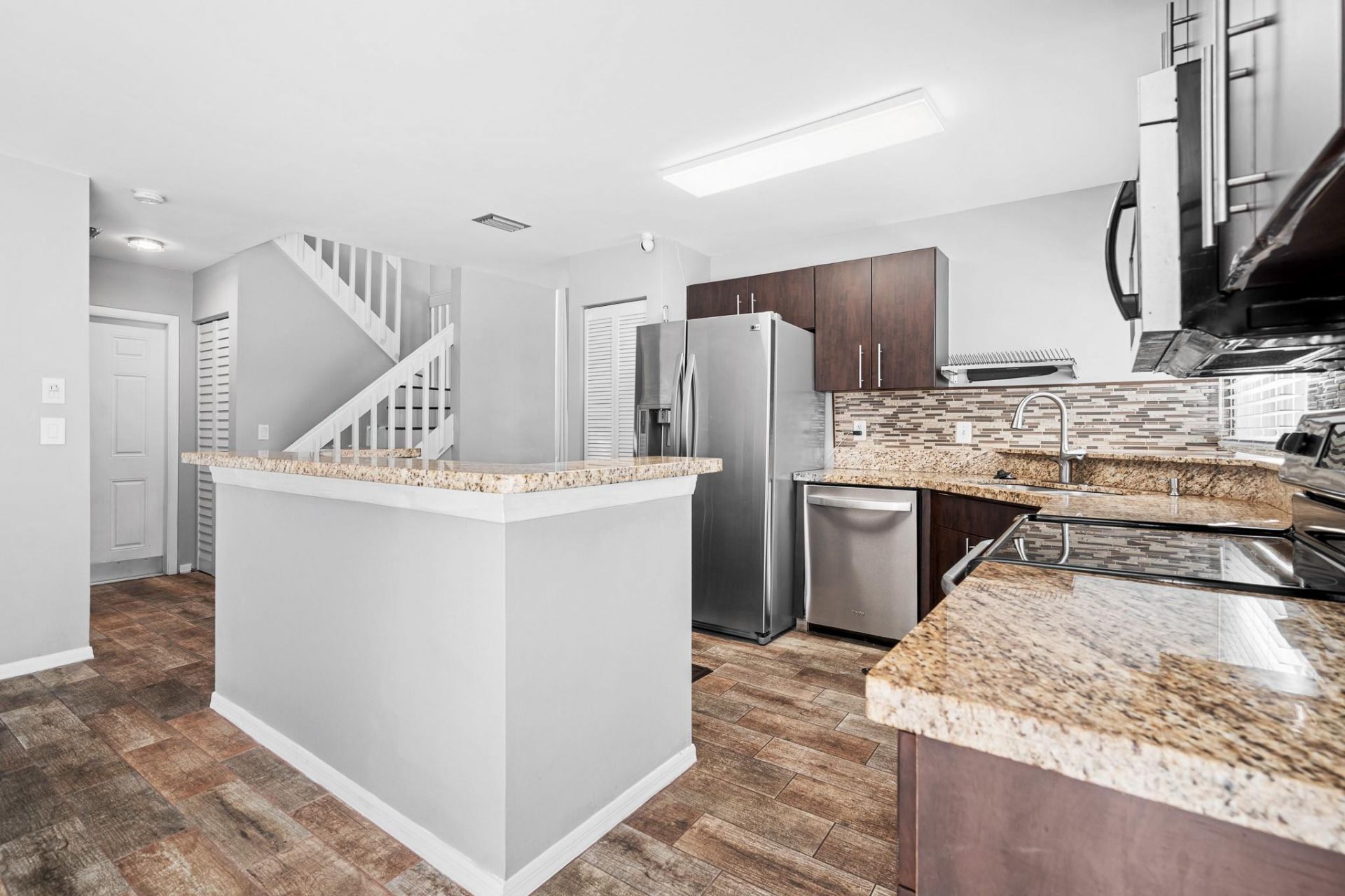 601 Lakeshore Terrace, Davie, FL 33325 Photo