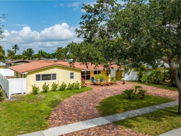 907 SE 12th Avenue, Deerfield Beach, FL 33441