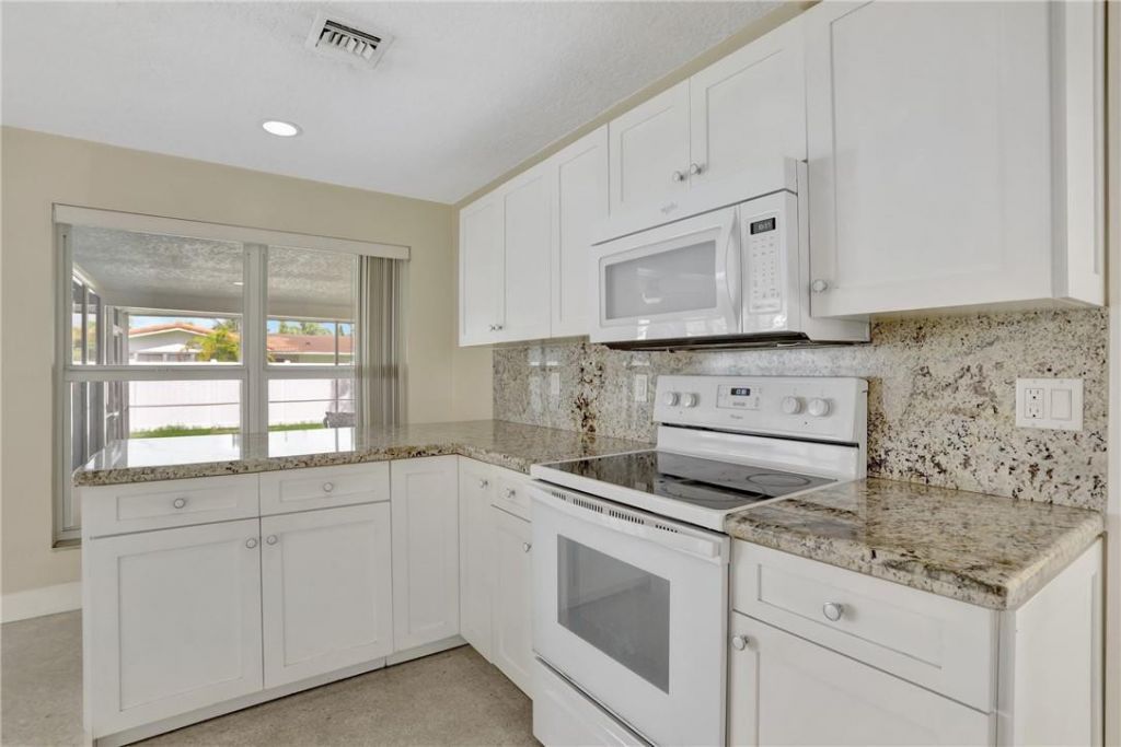 907 SE 12th Avenue, Deerfield Beach, FL 33441 Photo