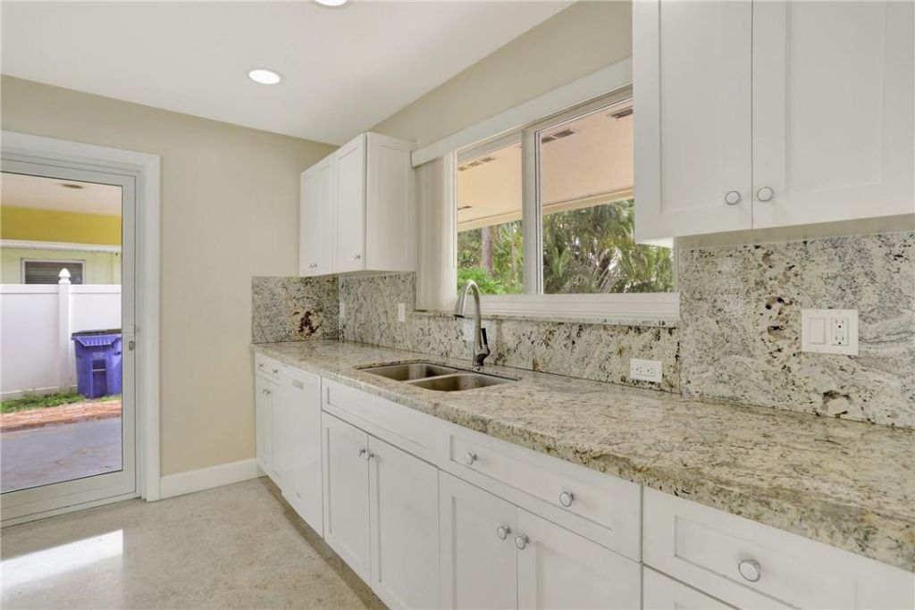 907 SE 12th Avenue, Deerfield Beach, FL 33441 Photo