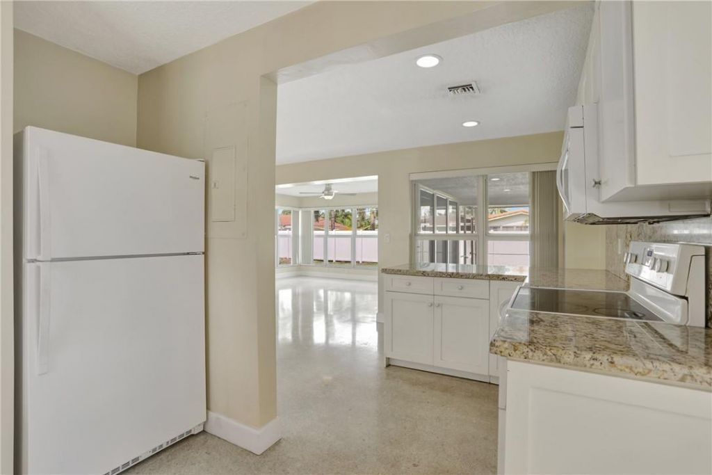 907 SE 12th Avenue, Deerfield Beach, FL 33441 Photo