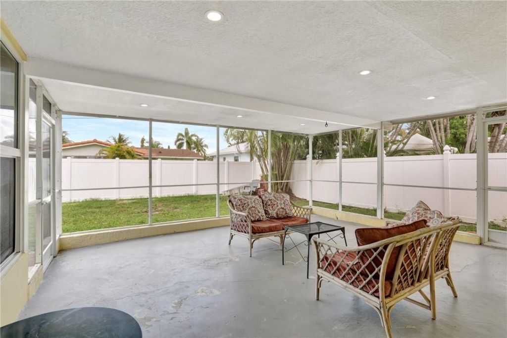 907 SE 12th Avenue, Deerfield Beach, FL 33441 Photo