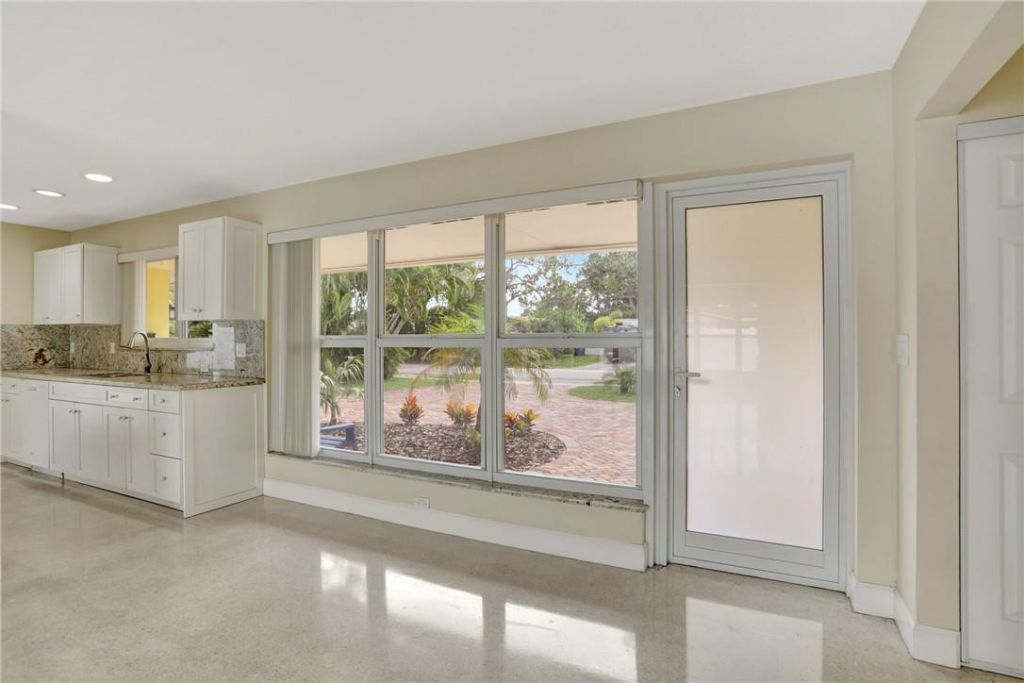 907 SE 12th Avenue, Deerfield Beach, FL 33441 Photo