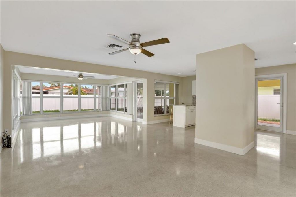 907 SE 12th Avenue, Deerfield Beach, FL 33441 Photo