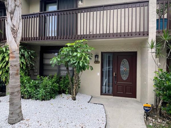 832 NW 47th St, Deerfield Beach, FL 33064