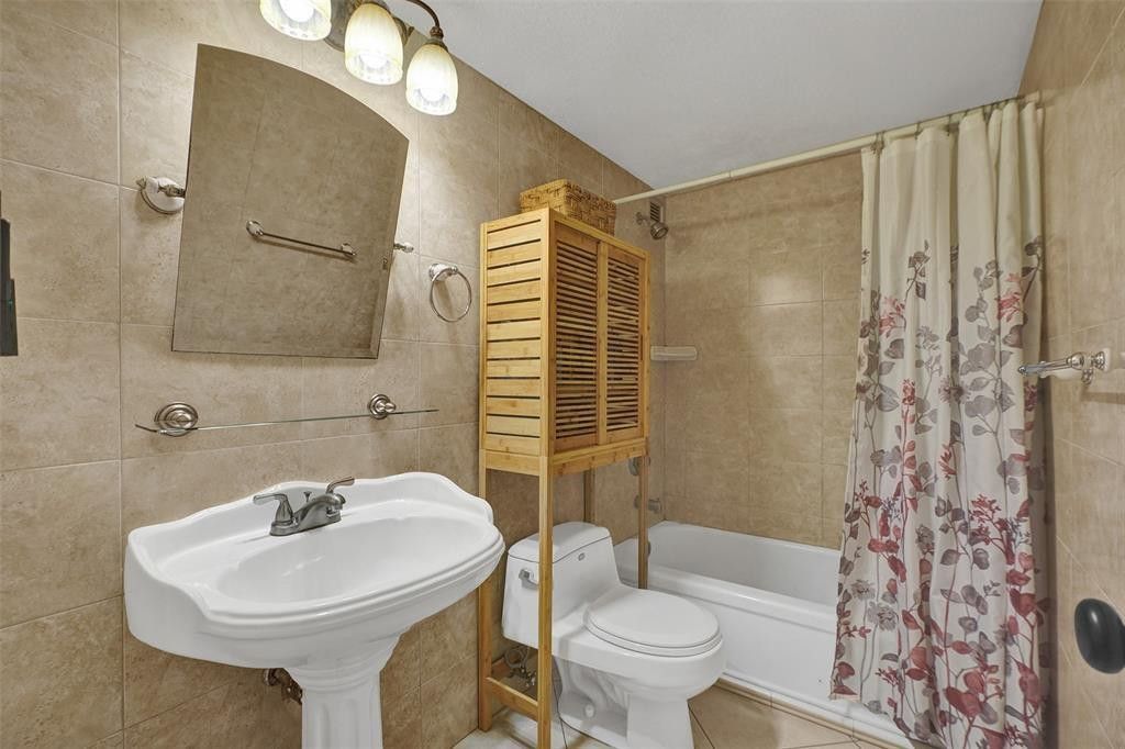 1865 79th St Causeway, Unit 16B, North Bay Village, FL 33141 Photo