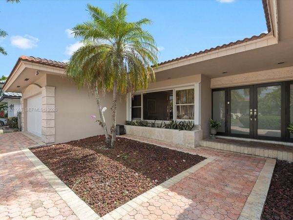 2930 NE 164th St , North Miami Beach, FL 33160