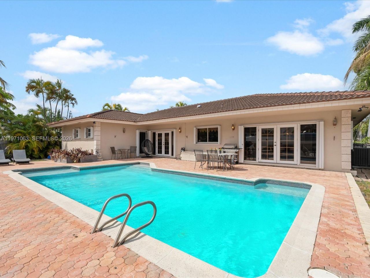 2930 NE 164th St , North Miami Beach, FL 33160 Photo