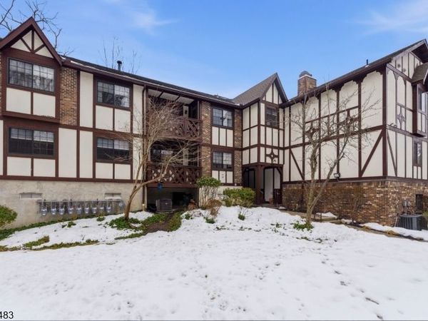 2309 Hemingway Ln, Mahwah, NJ 07430