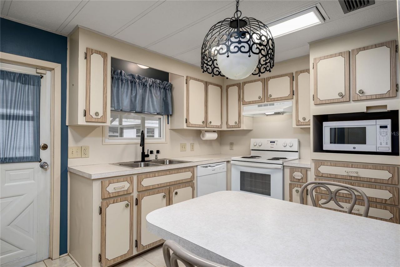 6710 36th Avenue E, Unit 8, Palmetto, FL 34221 Photo