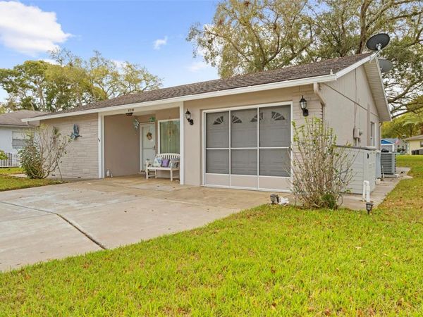 8030 GLENEAGLE DRIVE , PORT RICHEY, FL 34668