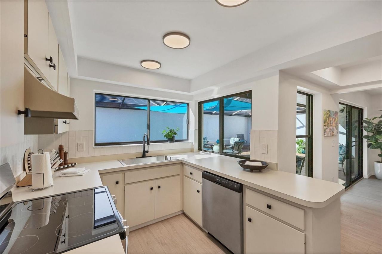 3919 Glen Oaks Manor Drive , Sarasota, FL 34232 Photo