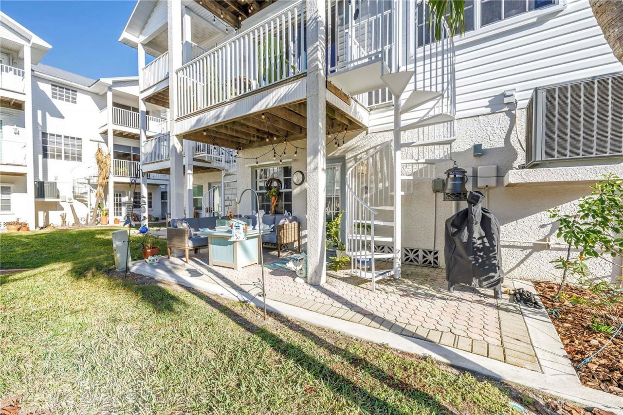 103 Bath Club Concourse, North Redington Beach, FL 33708 Photo