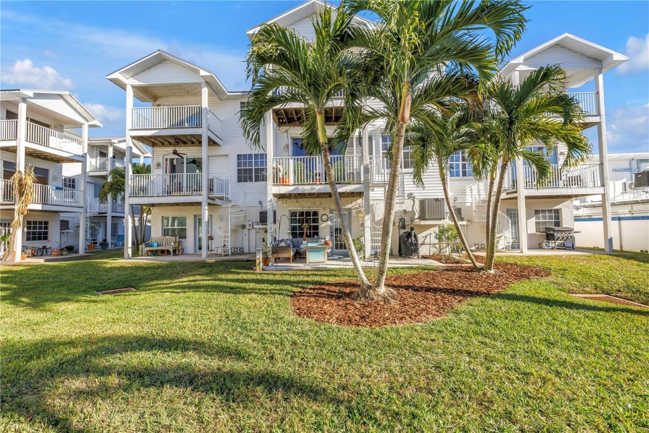 103 Bath Club Concourse, North Redington Beach, FL 33708 Photo